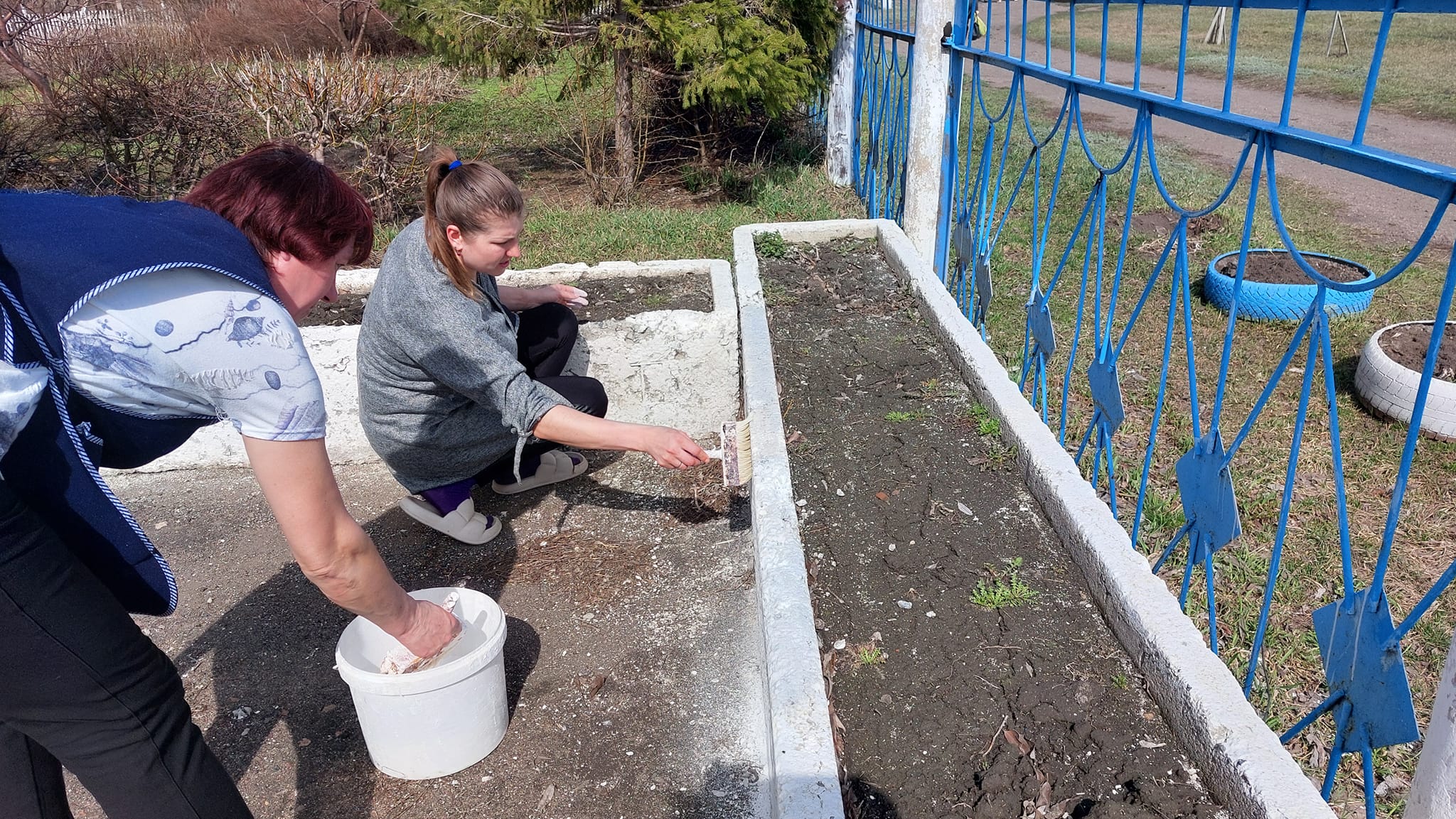 20 апреля работниками КГУ &quot;Ясновская средняя школа&quot; был организован субботник по уборке прилегающей территории школы.