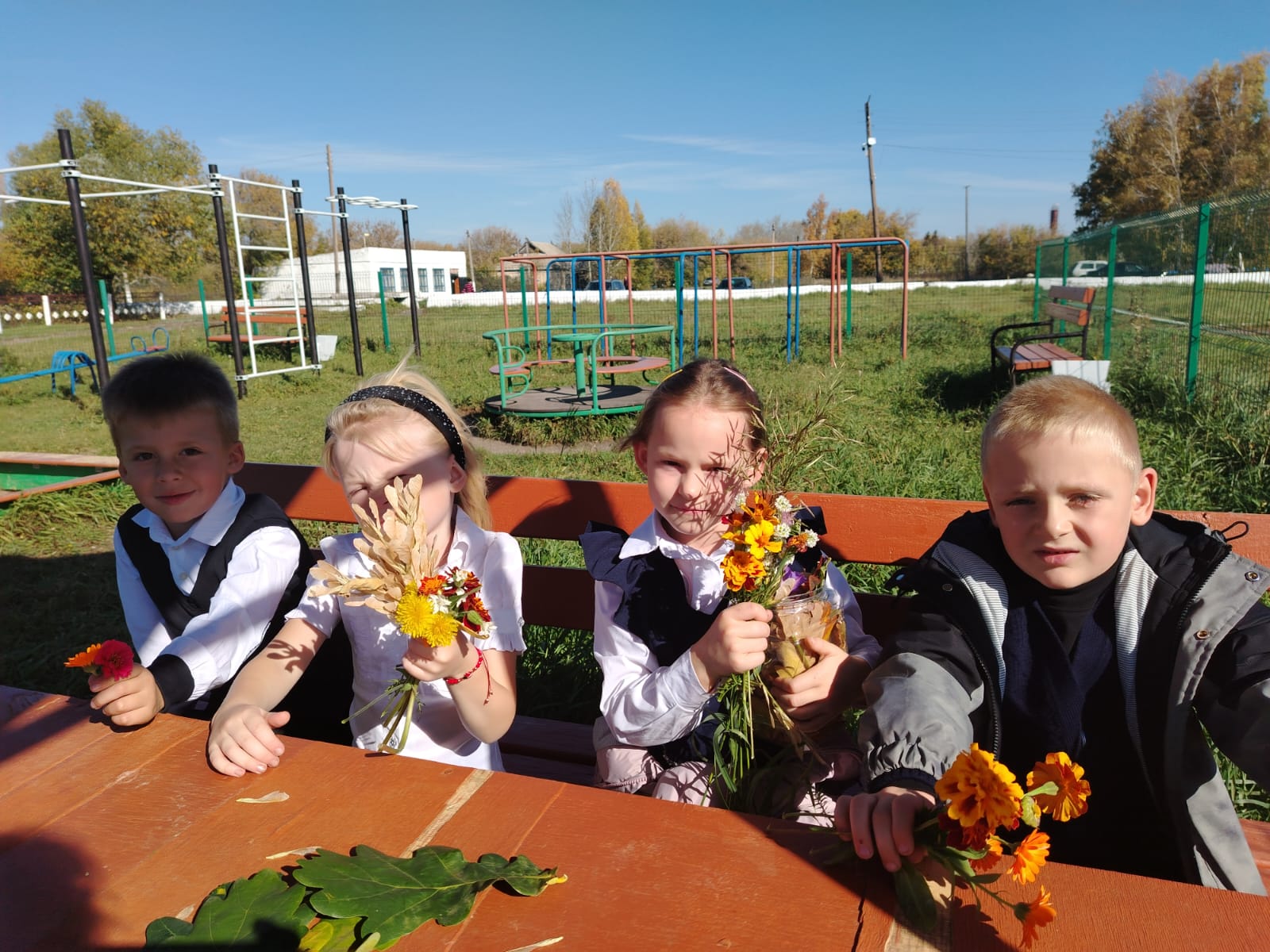 "Адал азамат" тәрбие бағдарламасы аясында "Ясновка орта мектебі" КММ 1-4 сынып оқушылары "Алақандағы табиғи ғажайып" экологиялық жобасына белсенді қатысады.