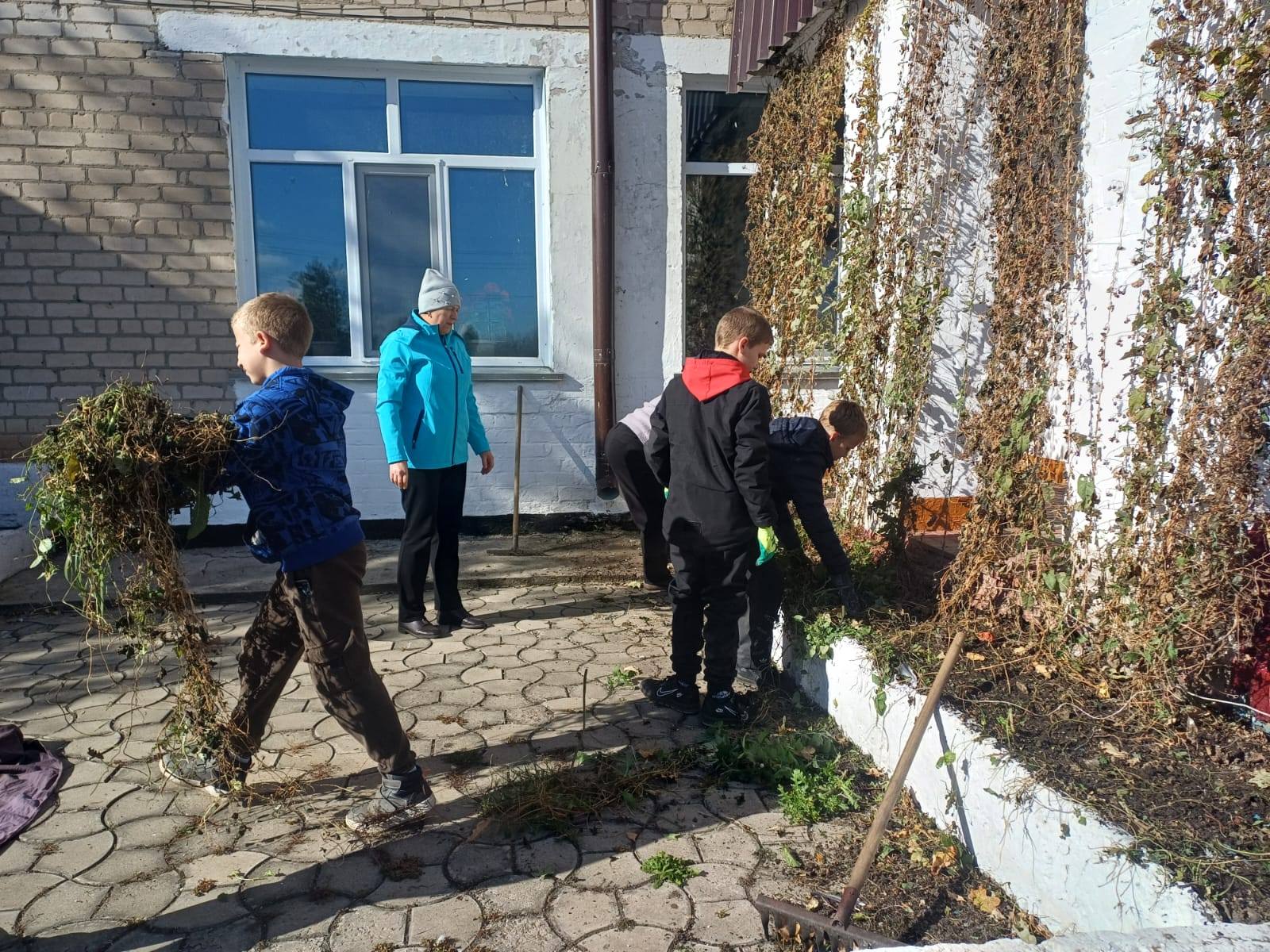 7 қазанда "Ясновка орта мектебі" КММ-де "Таза Қазақстан" экологиялық акциясы аясында сенбілік өтті.