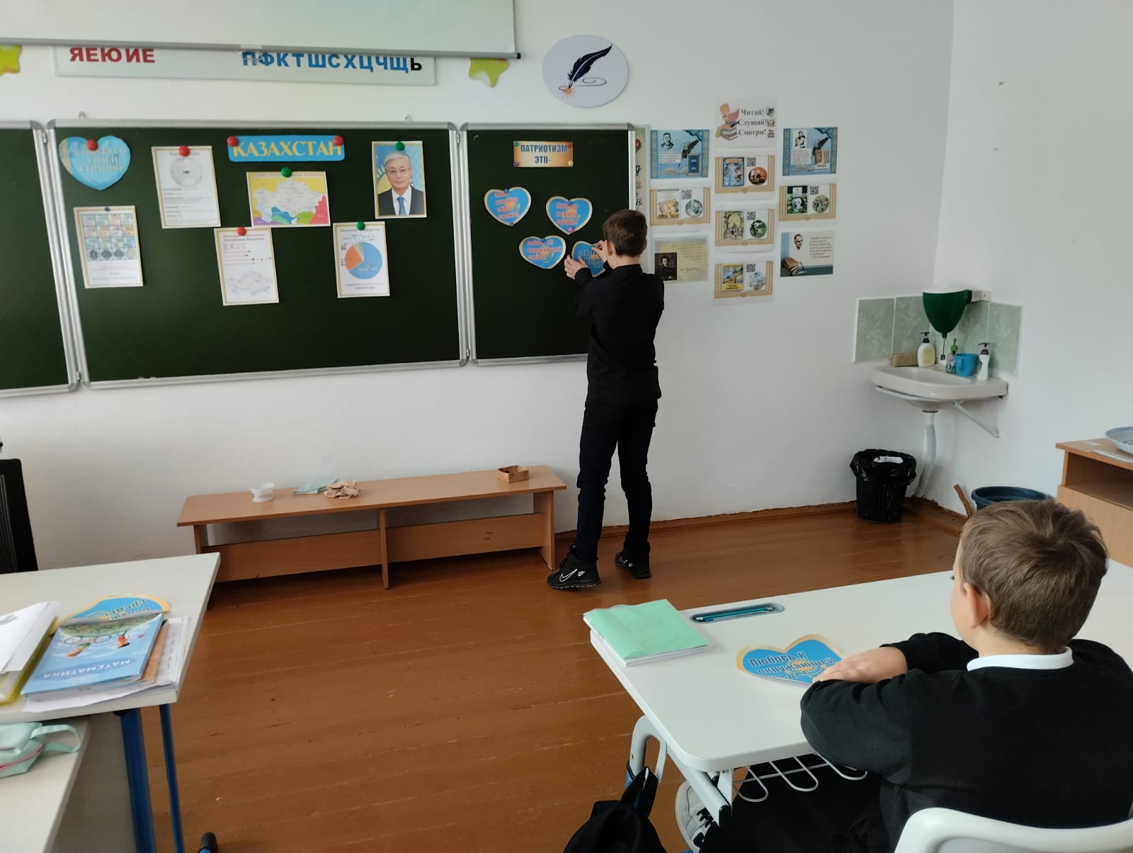 Қазақстан Республикасы күніне орай &quot;Ясновка орта мектебі&quot; КММ-де тақырыптық сынып сағаттары өтті.