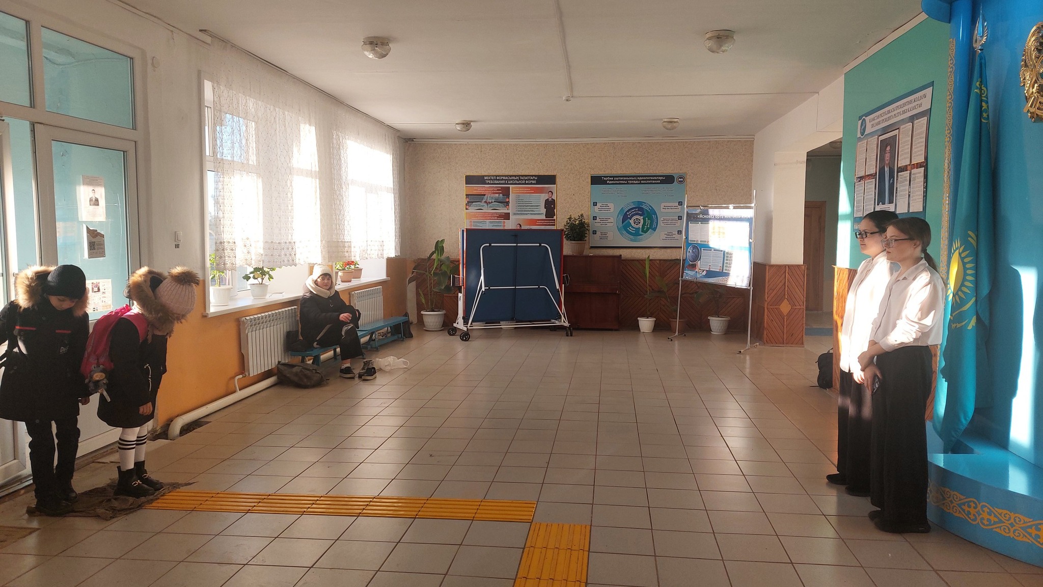 &quot;Ясновка орта мектебі&quot; КММ-де оқу жылының басынан бастап 5-11 сынып оқушылары арасында мектеп бойынша кезекшілік белсенді ұйымдастырылды.