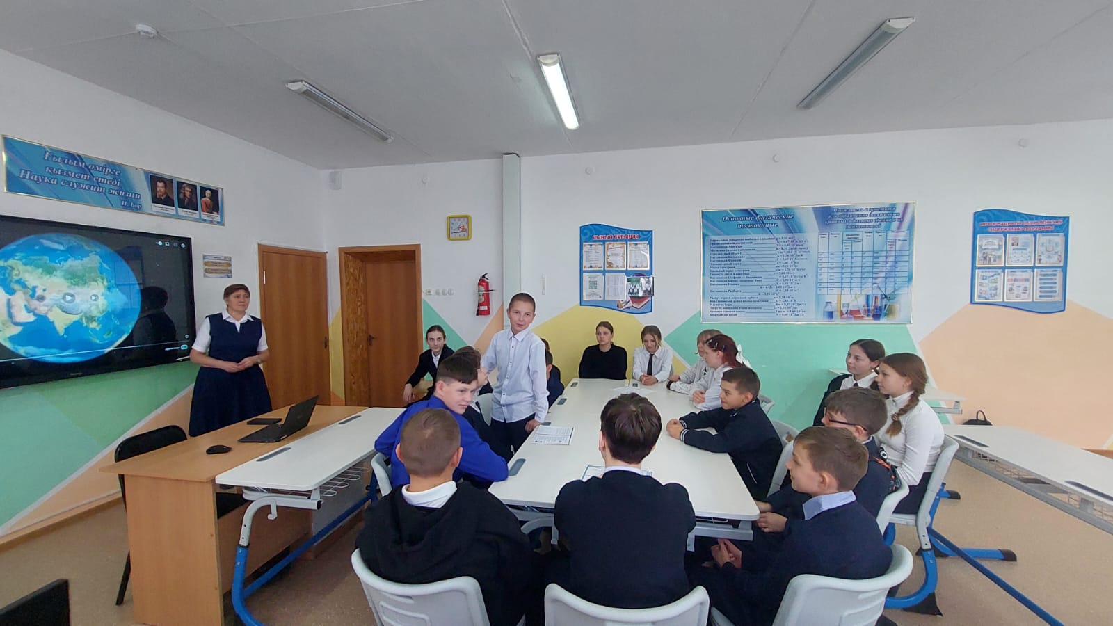 14 қазанда &quot;Ясновка орта мектебі&quot; КММ-де 5-8 сынып оқушылары үшін &quot;Үйде және мектепте су ресурстарын үнемдеу практикасы&quot; тақырыбында өзекті дөңгелек үстел ұйымдастырылып, өткізілді.