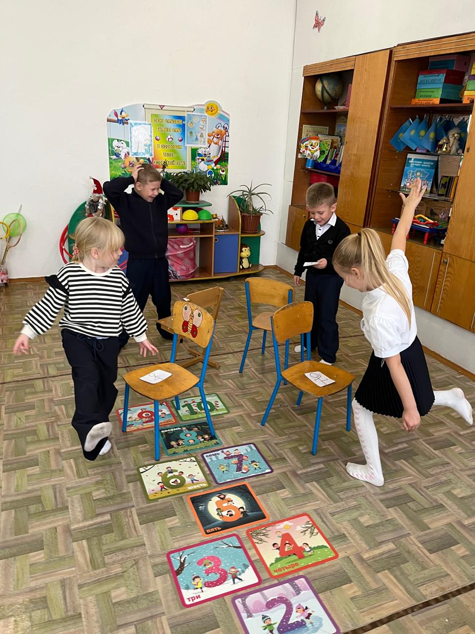 18 қарашада ойын тапсырмалары мен ойын-сауық жаттығулары арқылы сөйлеу мен моториканың дамуын біріктіретін &quot;Логопедиялық арифметика&quot; іс-шарасы өтті