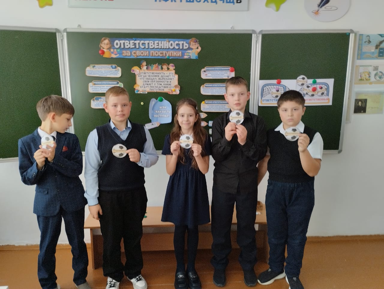 Мектебімізде жоғары моральдық және этикалық қағидаларды қалыптастыруға бағытталған «Адал азамат» бірыңғай тәрбие бағдарламасын жүзеге асыру жалғасуда.