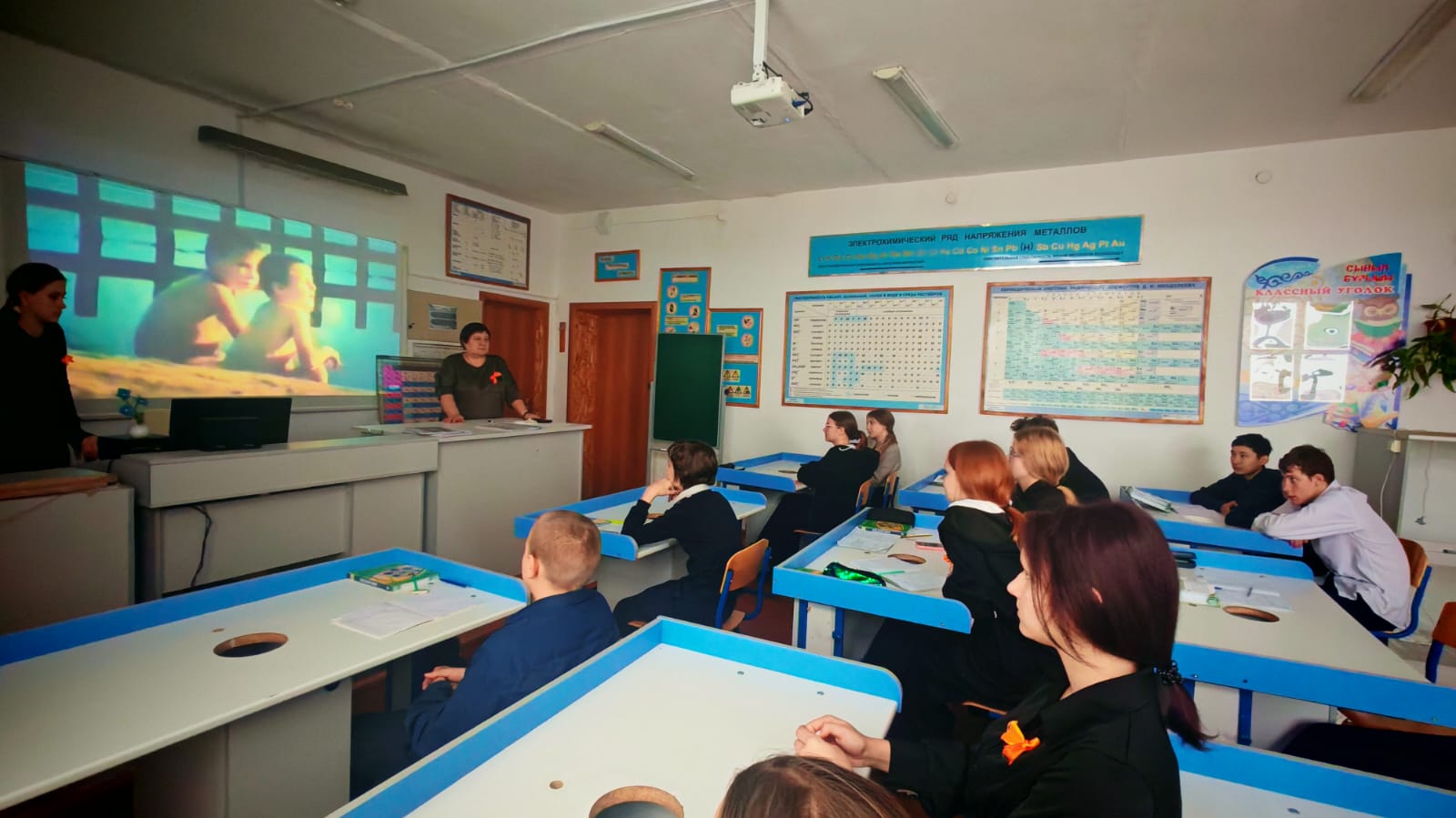 8-9 сынып оқушыларымен &quot;Закладчиктер. Төлем&quot; бейнерошигі қаралды.