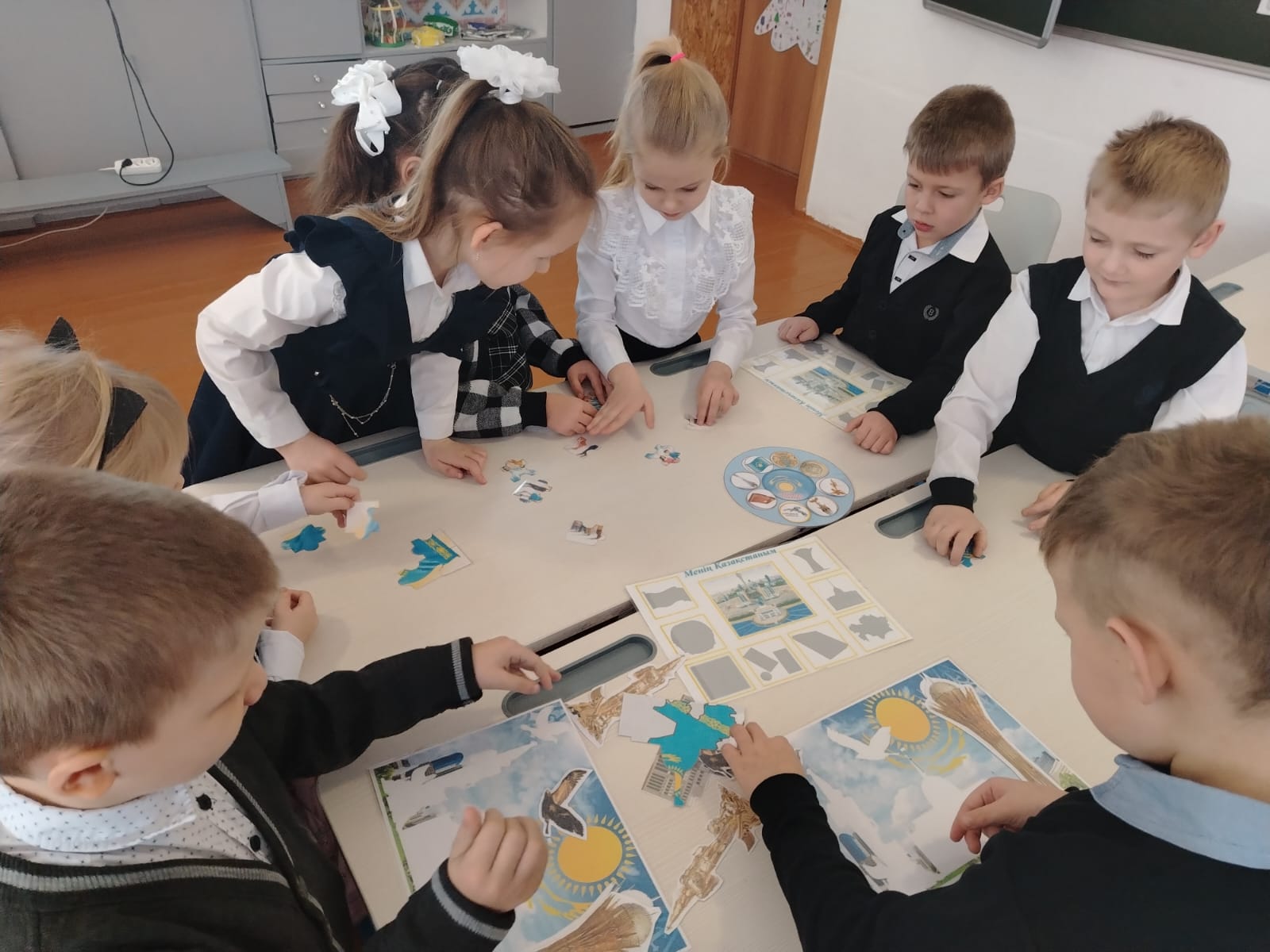 Ұлттық мереке - 16 желтоқсан Қазақстан Республикасының Тәуелсіздік күні қарсаңында - 1 сыныпта тақырыптық сынып сағаты өтті.