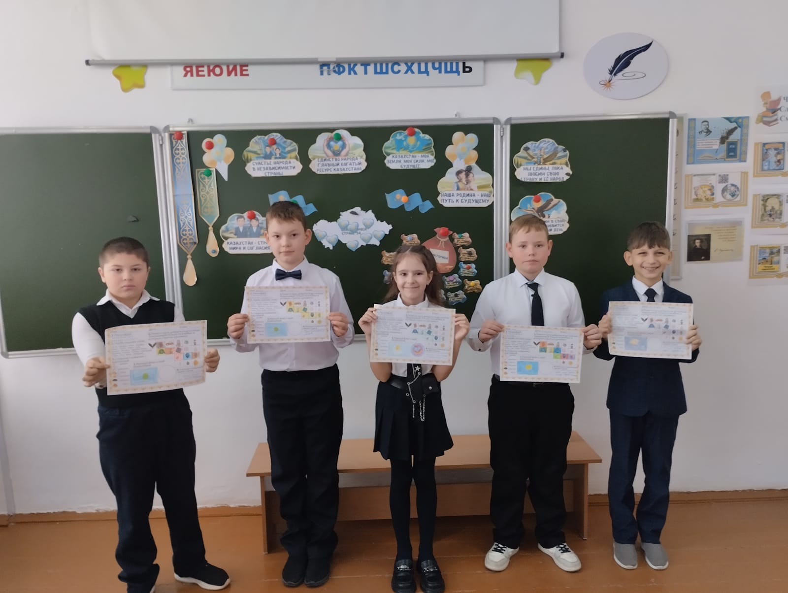 15 желтоқсанда 4 сынып оқушыларымен Қазақстан Республикасының Тәуелсіздік күніне арналған "Менің Мақтанышым — Тәуелсіз Қазақстан" атты сынып сағаты өткізілді.