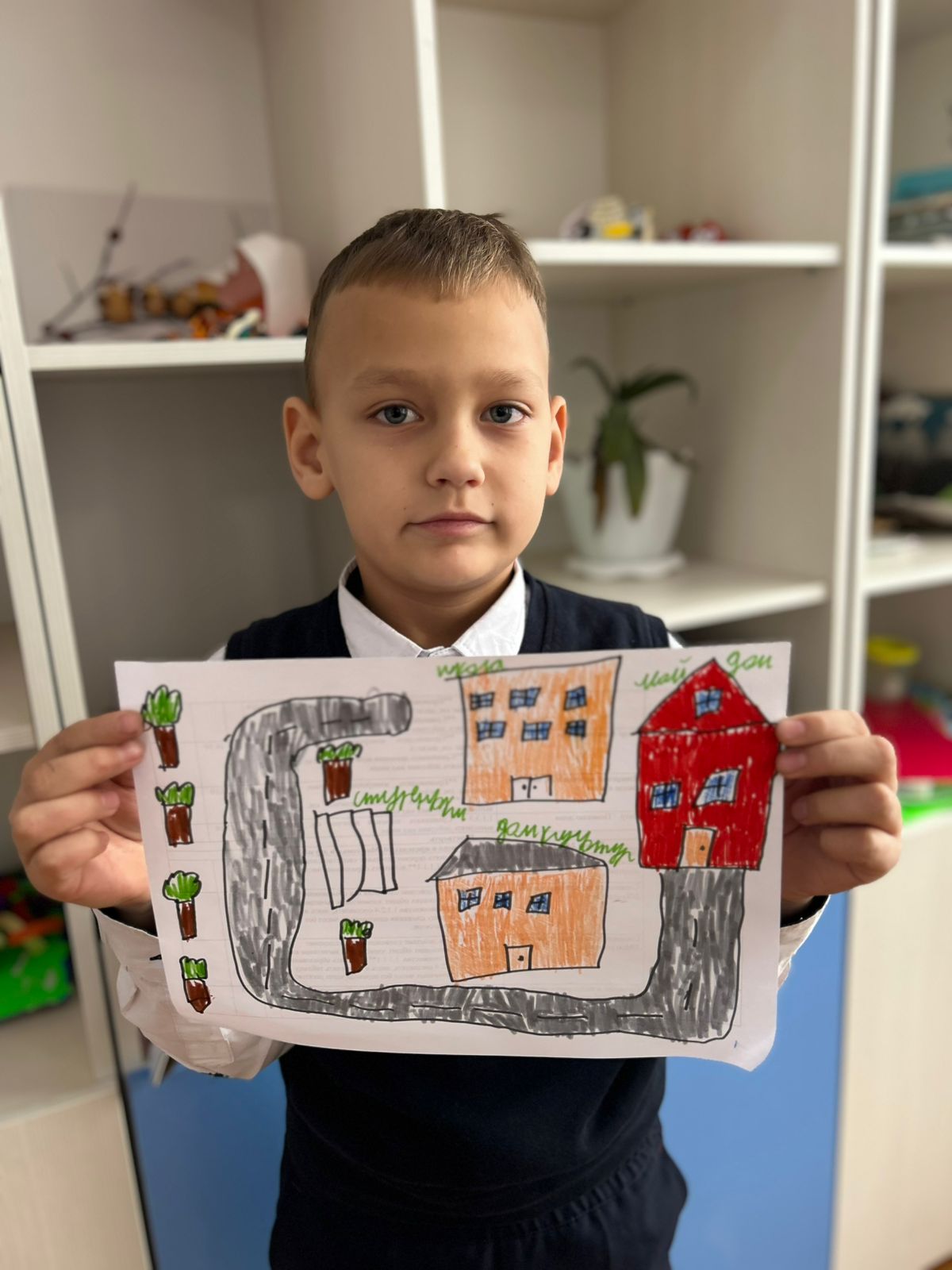 3 сынып оқушыларымен жол қозғалысы ережелері мен жол қауіпсіздігін қамтамасыз етуге арналған "Менің қауіпсіз жолым" атты өзекті сынып сағаты өткізілді.