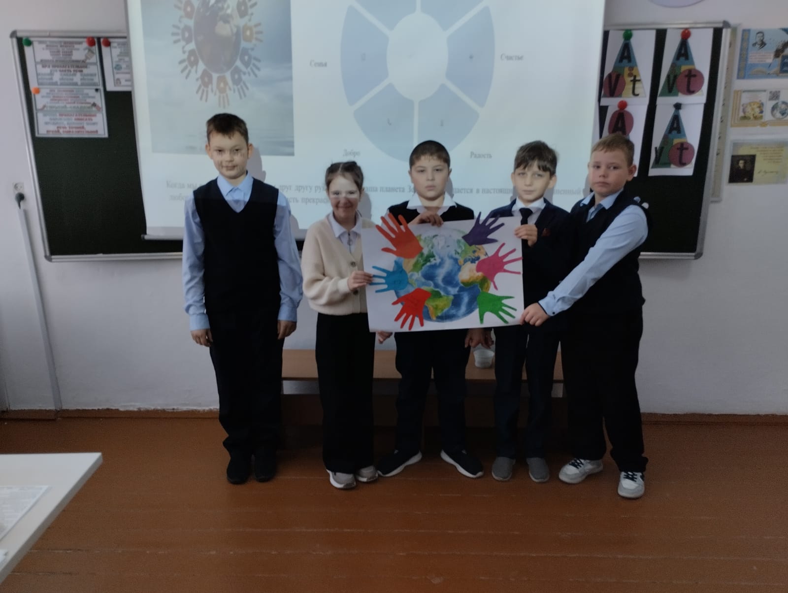 8 желтоқсанда 4-сыныпта "Бір жер, Бір халық, Бір болашақ" тақырыбында маңызды және шабыттандыратын сынып сағаты өтті.