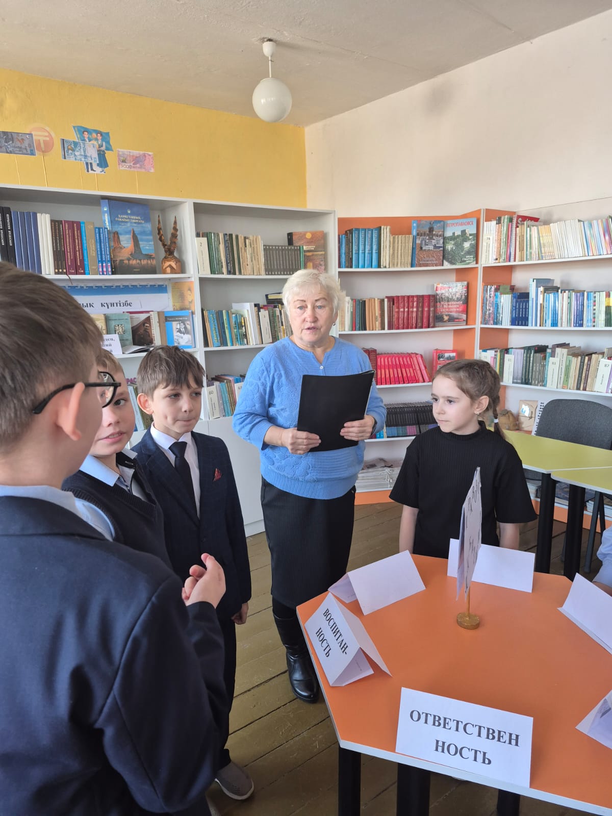 10 желтоқсанда мектеп кітапханасында оқушыларға арналған "Құқықтық лабиринт" атты танымдық саяхат ойыны өткізілді.