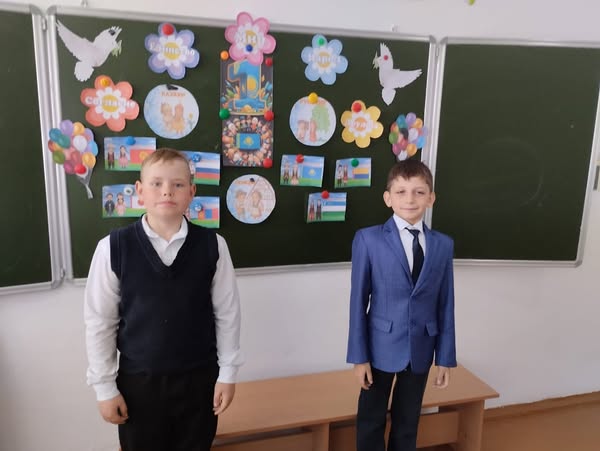 Қазақстан халқының бірлігі күнін мерекелеу қарсаңында 2 сынып оқушыларымен сынып жетекшімен &quot;Біз әр түрліміз, бірақ біз теңбіз!&quot; сынып сағаты өткізілді.