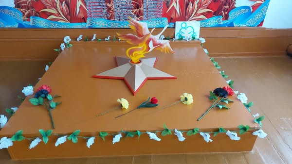 В КГУ &quot;Ясновская средняя школа&quot; продолжается работа по обновлению Зала боевой славы. 